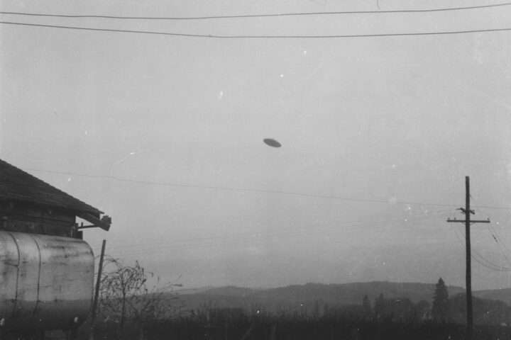 The McMinnville UFO Photograph