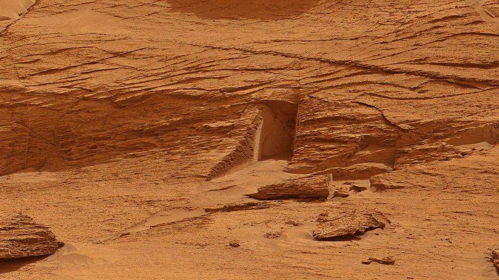 Mysterious Doorway On Mars